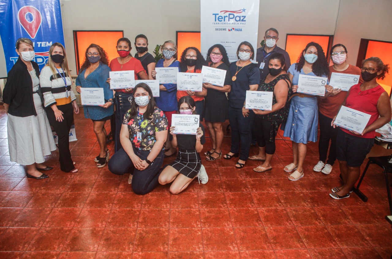 TerPaz capacita mulheres em curso de criação e design